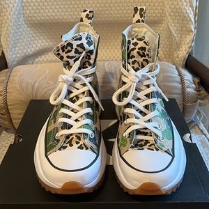 Converse Run Star Hike Sneakers Sz 8.5M Women’s. Beige, Green & Archive Print.